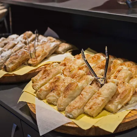 Akord - Free Parking & Metro Access