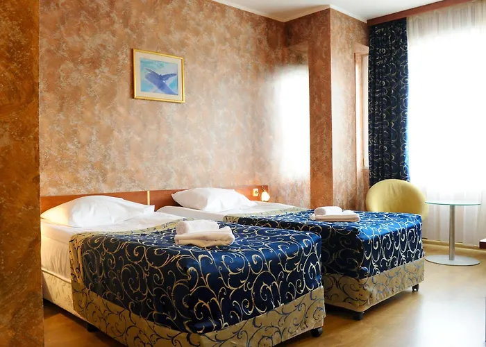 Hotel Akord - Free Parking & Metro Access