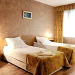 Hotel Akord - Free Parking & Metro Access