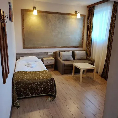 Hotel Akord - Free Parking & Metro Access