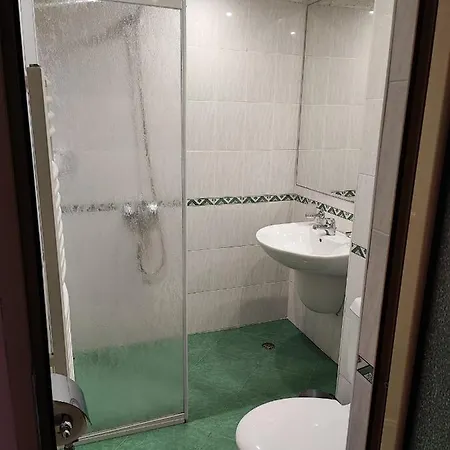 Hotel Akord - Free Parking & Metro Access 3*