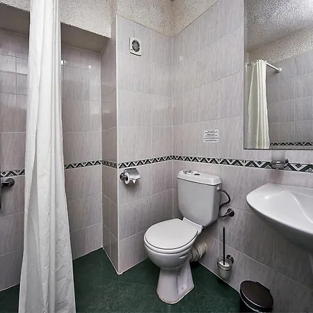 Akord - Free Parking & Metro Access Hotel