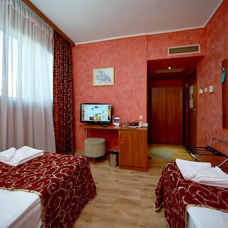 Akord - Free Parking & Metro Access Hotel