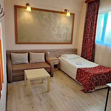 Akord - Free Parking & Metro Access Hotel