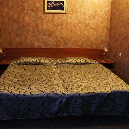 Hotel Akord - Free Parking & Metro Access