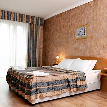 Отель Akord - Free Parking & Metro Access 3*