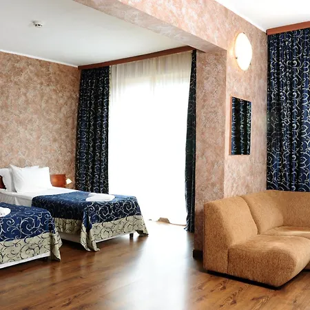 Akord - Free Parking & Metro Access Отель