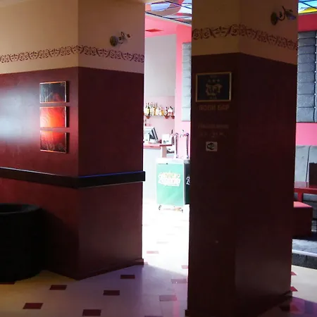 Akord - Free Parking & Metro Access Hotel