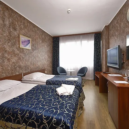 Hotel Akord - Free Parking & Metro Access 3*
