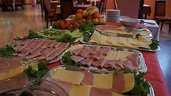 Hotel Akord - Free Parking & Metro Access 3*