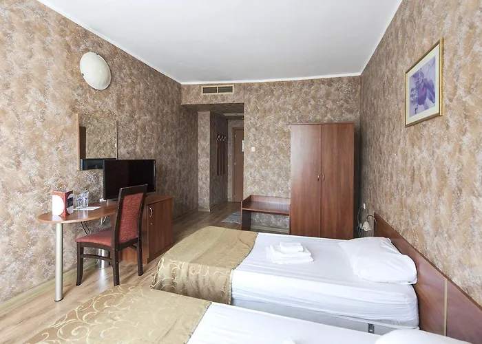 Hotel Akord - Free Parking & Metro Access 3*