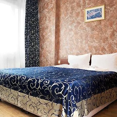 Hotel Akord - Free Parking & Metro Access