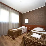 Отель Akord - Free Parking & Metro Access 3*