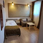 Hotel Akord - Free Parking & Metro Access