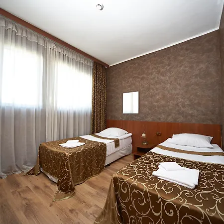 Отель Akord - Free Parking & Metro Access 3*