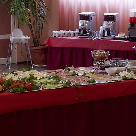 Akord - Free Parking & Metro Access Отель