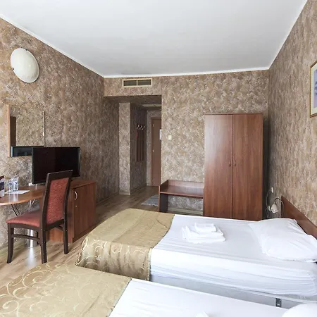 Отель Akord - Free Parking & Metro Access 3*