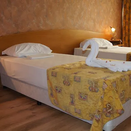 Akord - Free Parking & Metro Access Отель София